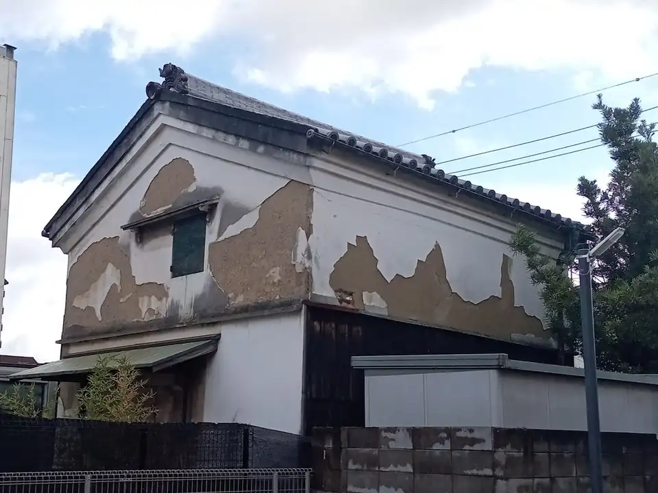 裏山の土蔵（白壁の蔵）（イメージ写真）